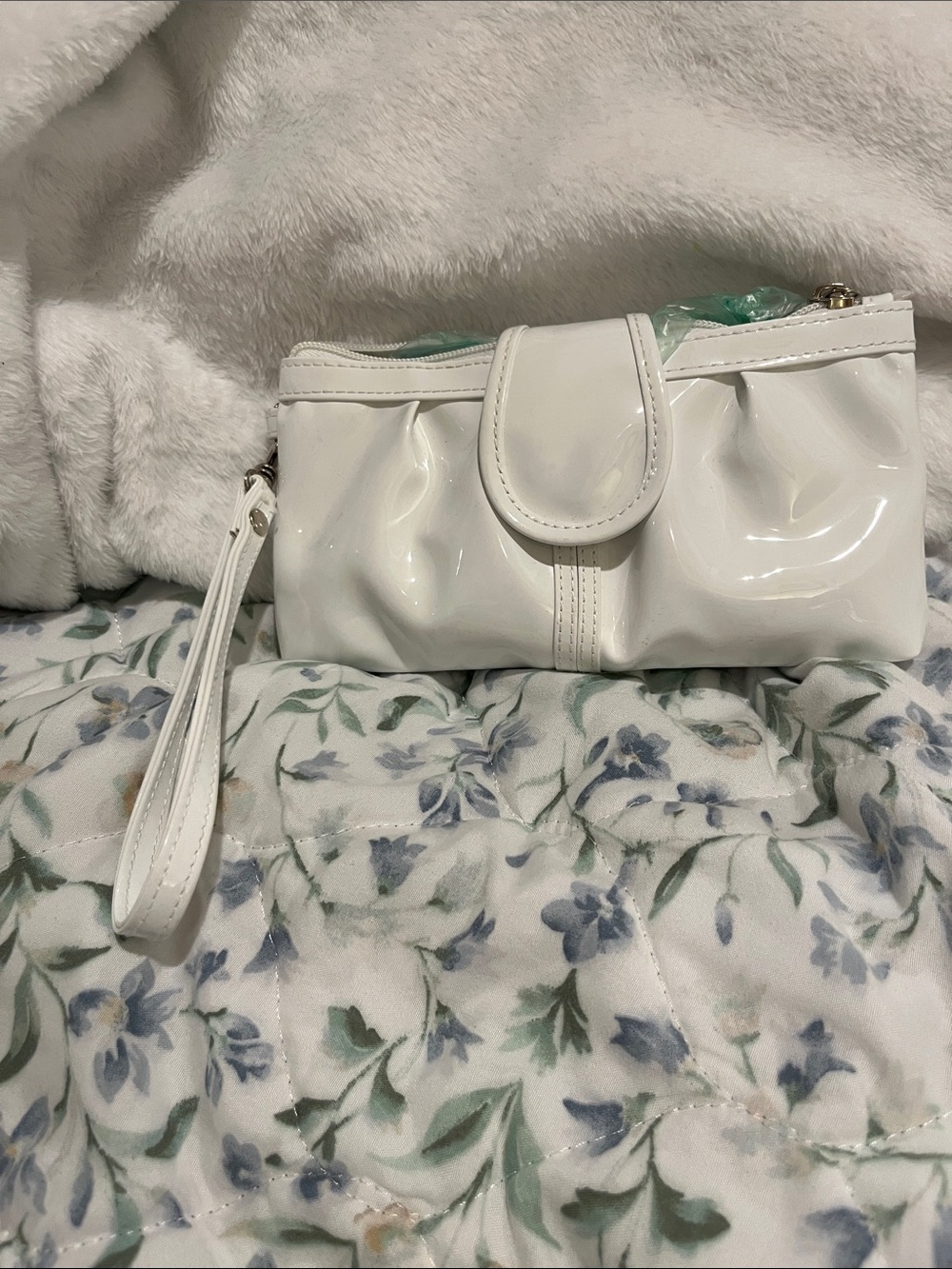Modella White Patent Wristlet Clutch with Detachable Strap